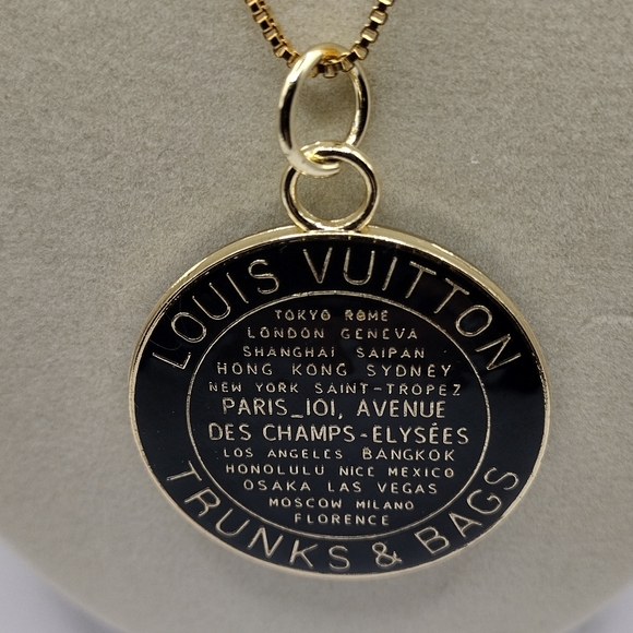 Louis Vuitton Trunks and Bags Charm - Picture 5 of 5